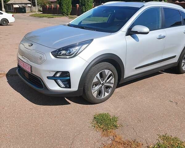 Серый Киа Niro, объемом двигателя 0 л и пробегом 74 тыс. км за 17800 $, фото 10 на Automoto.ua