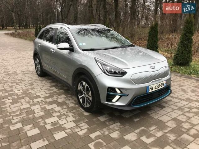 Серый Киа Niro, объемом двигателя 0 л и пробегом 100 тыс. км за 18750 $, фото 2 на Automoto.ua