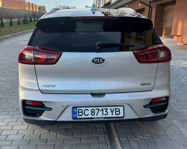 Сірий Кіа Niro, об'ємом двигуна 0 л та пробігом 121 тис. км за 17600 $, фото 12 на Automoto.ua