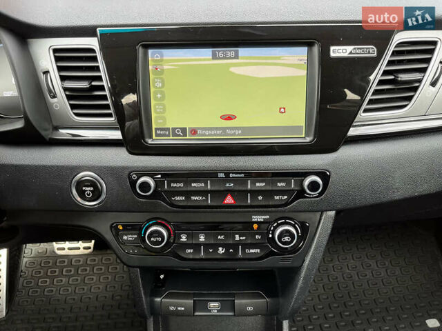 Серый Киа Niro, объемом двигателя 0 л и пробегом 127 тыс. км за 18000 $, фото 11 на Automoto.ua