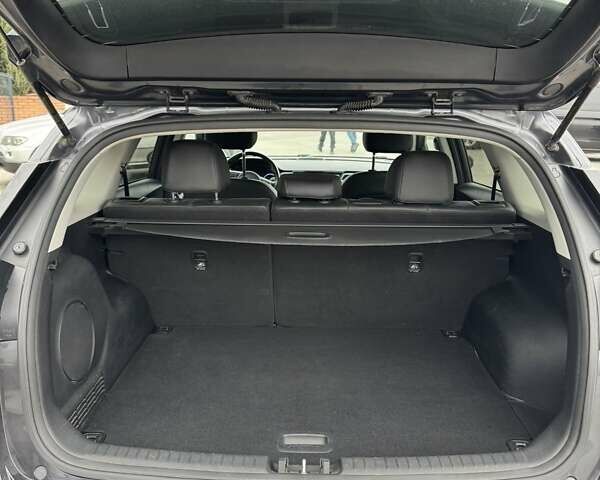 Серый Киа Niro, объемом двигателя 0 л и пробегом 143 тыс. км за 19100 $, фото 5 на Automoto.ua