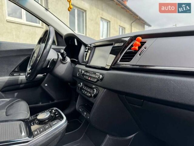 Киа Niro 2019 в Дрогобыче на Automoto.ua Серый Киа Niro, объемом двигателя 0 л и пробегом 139 тыс. км за 17777 $, фото 7 на Automoto.ua