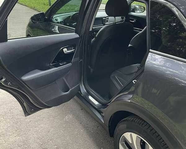 Серый Киа Niro, объемом двигателя 0 л и пробегом 129 тыс. км за 14999 $, фото 16 на Automoto.ua