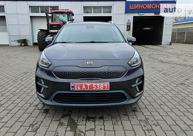 Серый Киа Niro, объемом двигателя 0 л и пробегом 153 тыс. км за 20800 $, фото 1 на Automoto.ua