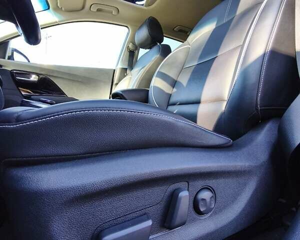 Сірий Кіа Niro, об'ємом двигуна 0 л та пробігом 154 тис. км за 18000 $, фото 21 на Automoto.ua