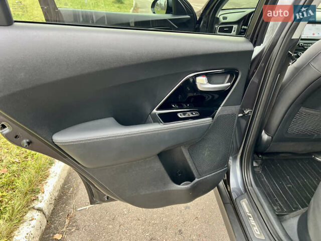 Серый Киа Niro, объемом двигателя 0 л и пробегом 70 тыс. км за 19350 $, фото 43 на Automoto.ua