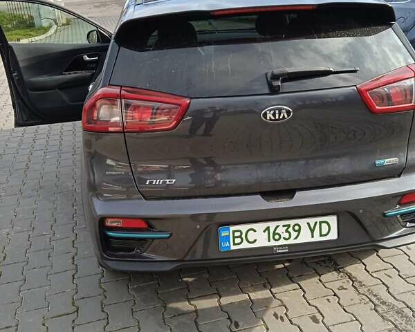 Сірий Кіа Niro, об'ємом двигуна 0 л та пробігом 139 тис. км за 17896 $, фото 5 на Automoto.ua