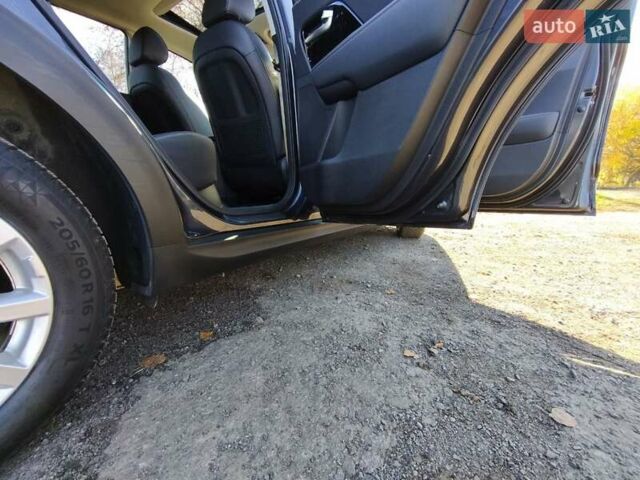 Сірий Кіа Niro, об'ємом двигуна 0 л та пробігом 154 тис. км за 18000 $, фото 41 на Automoto.ua