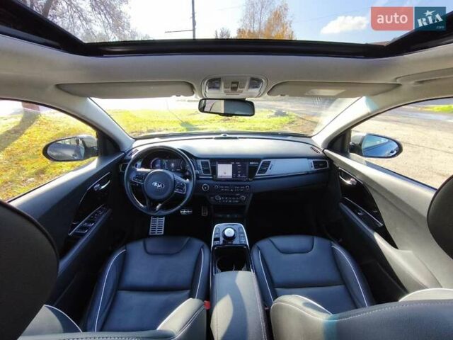 Сірий Кіа Niro, об'ємом двигуна 0 л та пробігом 154 тис. км за 18000 $, фото 1 на Automoto.ua