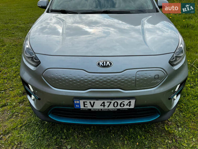 Серый Киа Niro, объемом двигателя 0 л и пробегом 127 тыс. км за 18000 $, фото 6 на Automoto.ua