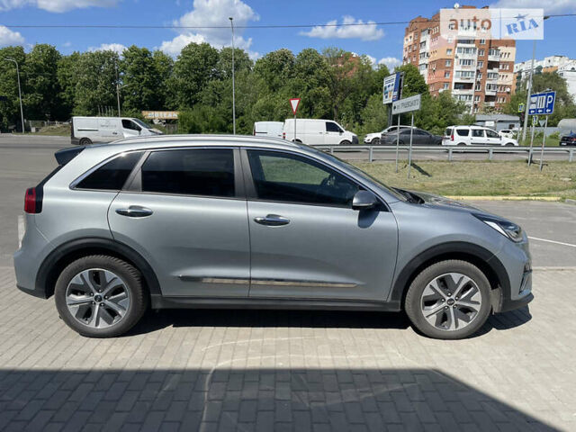 Сірий Кіа Niro, об'ємом двигуна 0 л та пробігом 129 тис. км за 19999 $, фото 8 на Automoto.ua