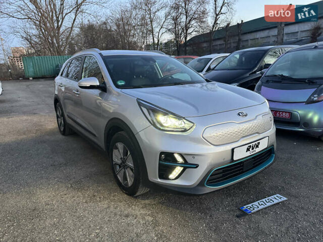 Серый Киа Niro, объемом двигателя 0 л и пробегом 157 тыс. км за 17900 $, фото 6 на Automoto.ua