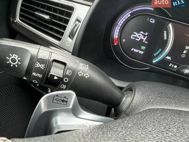 Серый Киа Niro, объемом двигателя 0 л и пробегом 70 тыс. км за 19350 $, фото 32 на Automoto.ua