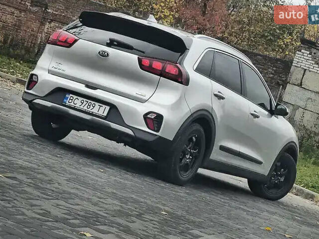 Серый Киа Niro, объемом двигателя 1.6 л и пробегом 115 тыс. км за 16700 $, фото 6 на Automoto.ua