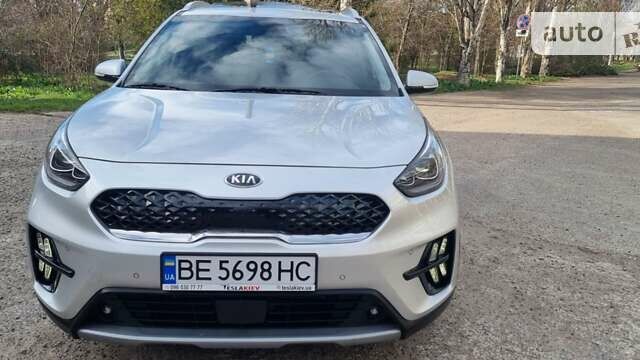 Сірий Кіа Niro, об'ємом двигуна 1.58 л та пробігом 88 тис. км за 25700 $, фото 7 на Automoto.ua