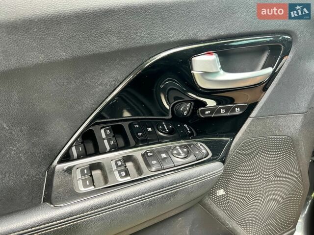 Серый Киа Niro, объемом двигателя 0 л и пробегом 165 тыс. км за 19000 $, фото 16 на Automoto.ua