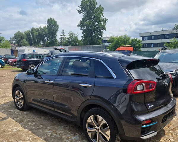 Серый Киа Niro, объемом двигателя 0 л и пробегом 142 тыс. км за 14500 $, фото 3 на Automoto.ua