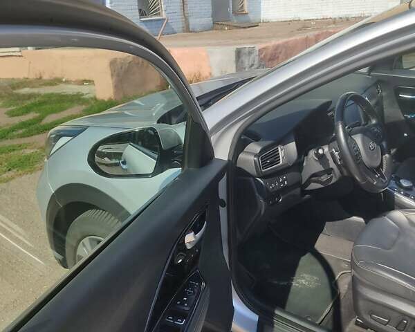 Серый Киа Niro, объемом двигателя 0 л и пробегом 74 тыс. км за 17800 $, фото 16 на Automoto.ua