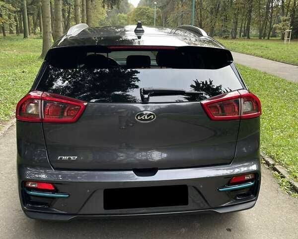 Серый Киа Niro, объемом двигателя 0 л и пробегом 129 тыс. км за 14999 $, фото 4 на Automoto.ua