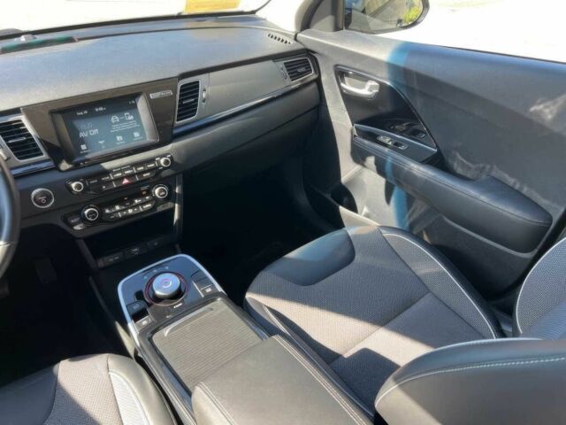 Сірий Кіа Niro, об'ємом двигуна 0 л та пробігом 88 тис. км за 8500 $, фото 8 на Automoto.ua