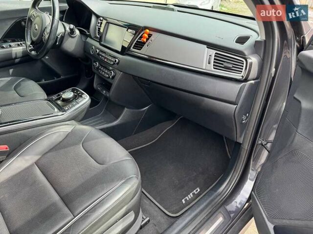 Киа Niro 2019 в Дрогобыче на Automoto.ua Серый Киа Niro, объемом двигателя 0 л и пробегом 139 тыс. км за 17777 $, фото 13 на Automoto.ua