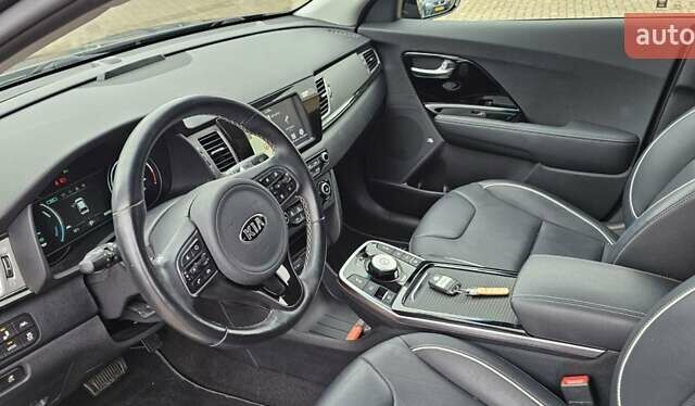 Сірий Кіа Niro, об'ємом двигуна 0 л та пробігом 89 тис. км за 19783 $, фото 11 на Automoto.ua