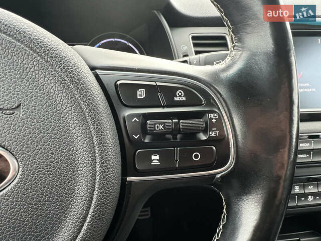 Серый Киа Niro, объемом двигателя 0 л и пробегом 70 тыс. км за 19350 $, фото 30 на Automoto.ua