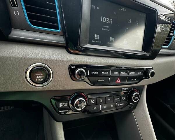 Сірий Кіа Niro, об'ємом двигуна 1.58 л та пробігом 96 тис. км за 17500 $, фото 23 на Automoto.ua