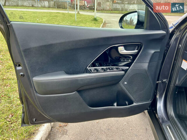 Серый Киа Niro, объемом двигателя 0 л и пробегом 70 тыс. км за 19350 $, фото 21 на Automoto.ua