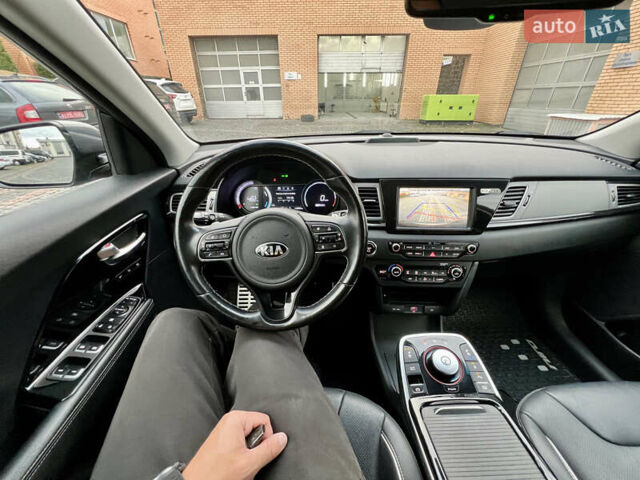Серый Киа Niro, объемом двигателя 0 л и пробегом 116 тыс. км за 17990 $, фото 40 на Automoto.ua