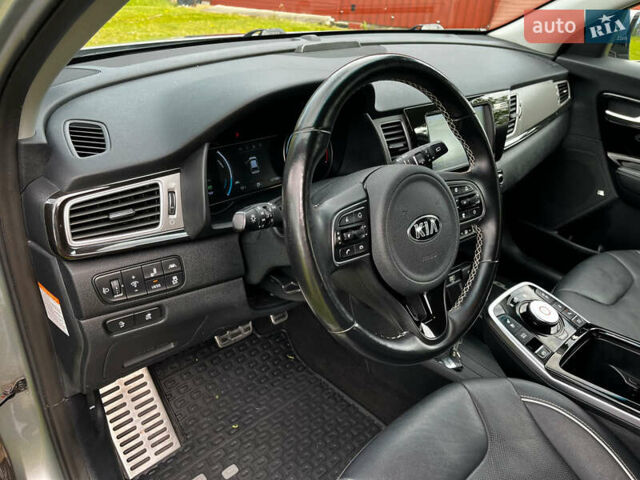 Серый Киа Niro, объемом двигателя 0 л и пробегом 127 тыс. км за 18000 $, фото 7 на Automoto.ua