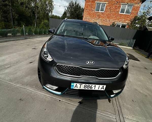 Сірий Кіа Niro, об'ємом двигуна 1.58 л та пробігом 96 тис. км за 17500 $, фото 1 на Automoto.ua
