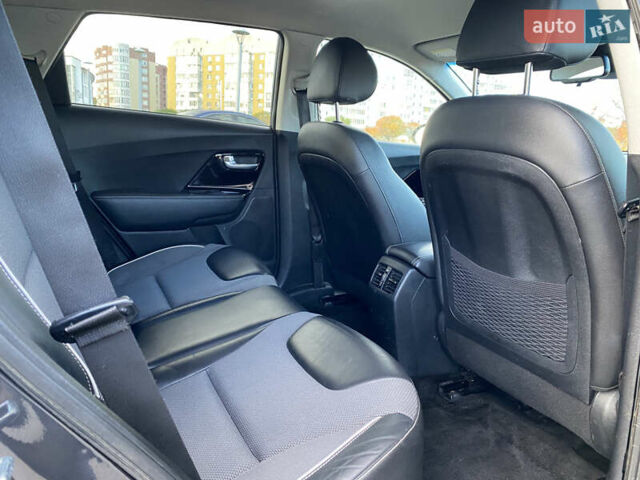 Сірий Кіа Niro, об'ємом двигуна 0 л та пробігом 295 тис. км за 15700 $, фото 12 на Automoto.ua