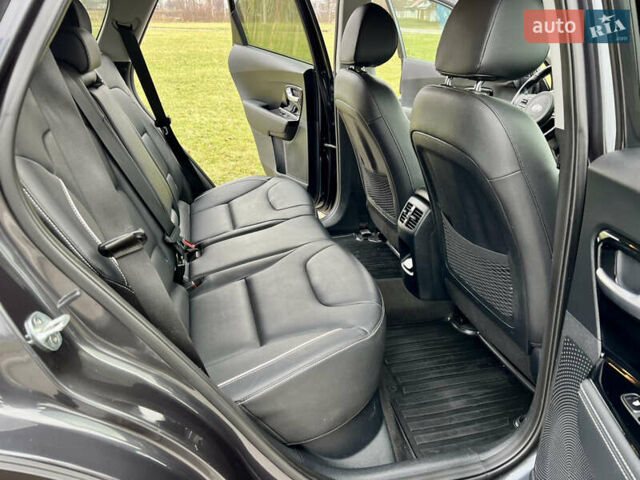 Серый Киа Niro, объемом двигателя 0 л и пробегом 70 тыс. км за 19350 $, фото 48 на Automoto.ua