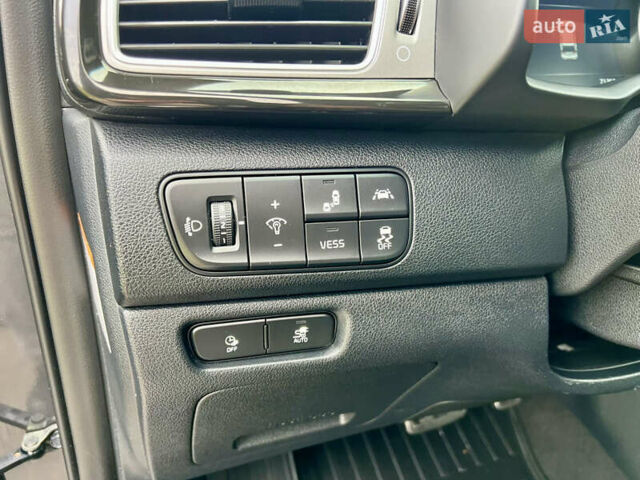 Серый Киа Niro, объемом двигателя 0 л и пробегом 70 тыс. км за 19350 $, фото 26 на Automoto.ua