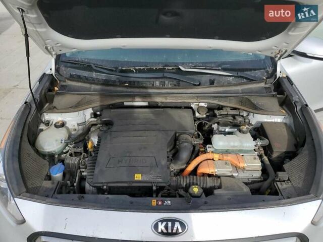 Серый Киа Niro, объемом двигателя 1.58 л и пробегом 131 тыс. км за 3400 $, фото 10 на Automoto.ua