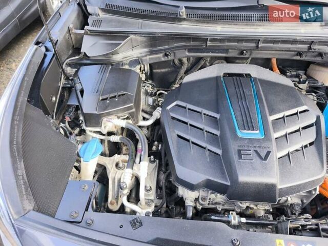 Сірий Кіа Niro, об'ємом двигуна 0 л та пробігом 154 тис. км за 18000 $, фото 75 на Automoto.ua