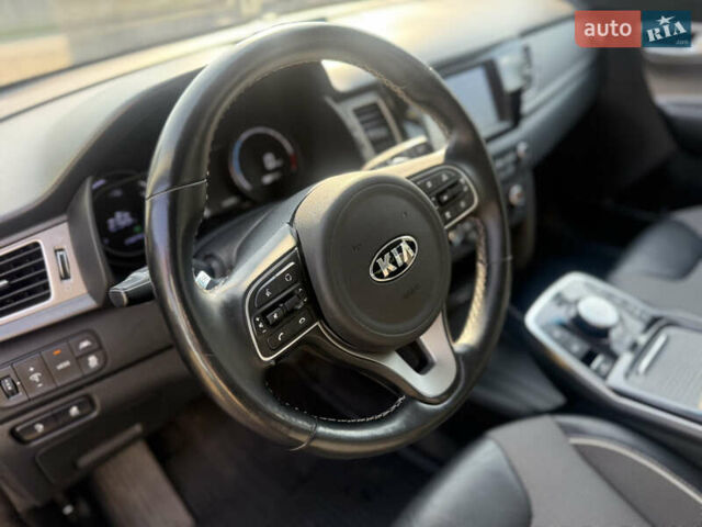 Серый Киа Niro, объемом двигателя 0 л и пробегом 158 тыс. км за 17800 $, фото 29 на Automoto.ua