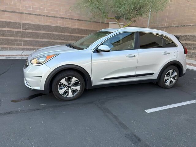 Киа Niro 2019 в Одессе на Automoto.ua Серый Киа Niro, объемом двигателя 1.6 л и пробегом 45 тыс. км за 13000 $, фото 2 на Automoto.ua