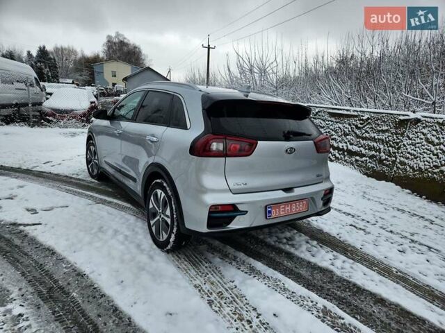 Серый Киа Niro, объемом двигателя 0 л и пробегом 86 тыс. км за 17500 $, фото 6 на Automoto.ua
