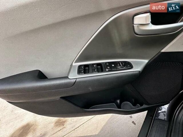 Сірий Кіа Niro, об'ємом двигуна 1.58 л та пробігом 96 тис. км за 17500 $, фото 22 на Automoto.ua