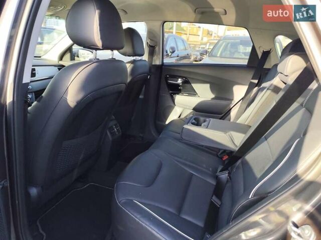 Серый Киа Niro, объемом двигателя 0 л и пробегом 129 тыс. км за 18555 $, фото 49 на Automoto.ua