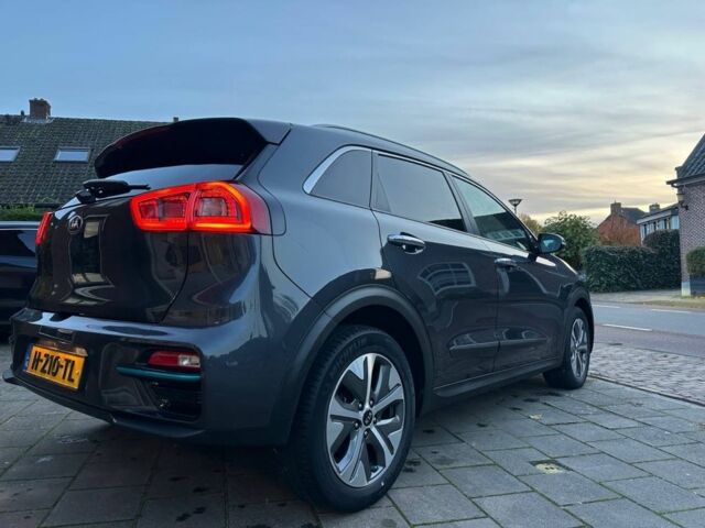 Киа Niro 2019 в Киеве на Automoto.ua Серый Киа Niro, объемом двигателя 0 л и пробегом 102 тыс. км за 16128 $, фото 4 на Automoto.ua