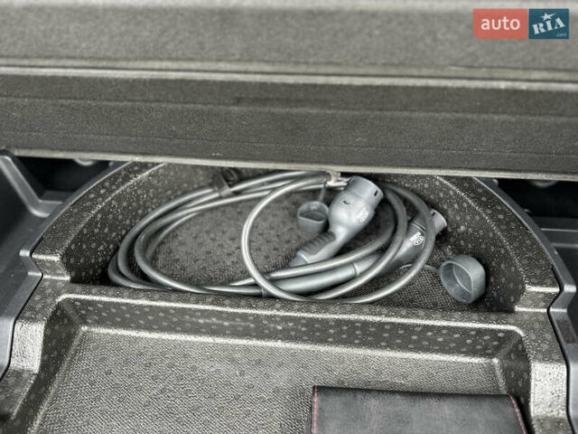 Серый Киа Niro, объемом двигателя 0 л и пробегом 157 тыс. км за 16999 $, фото 20 на Automoto.ua