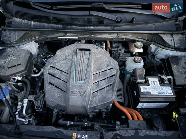 Серый Киа Niro, объемом двигателя 0 л и пробегом 157 тыс. км за 17900 $, фото 23 на Automoto.ua