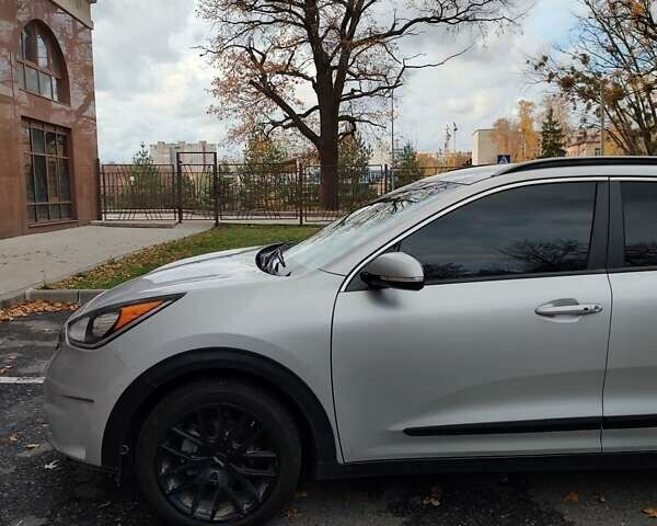 Сірий Кіа Niro, об'ємом двигуна 1.58 л та пробігом 84 тис. км за 17200 $, фото 15 на Automoto.ua