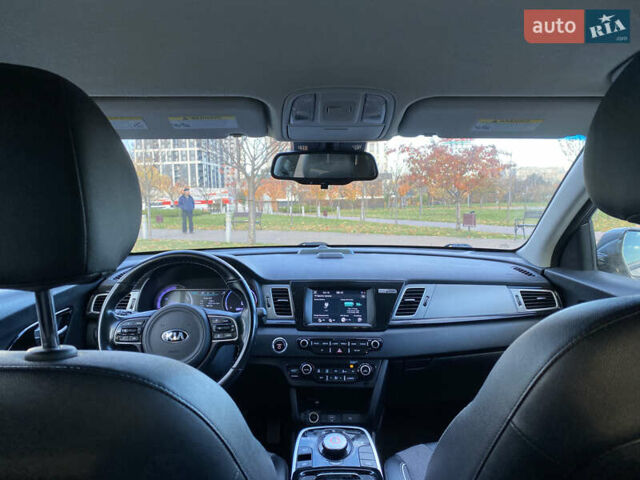 Сірий Кіа Niro, об'ємом двигуна 0 л та пробігом 295 тис. км за 15700 $, фото 17 на Automoto.ua