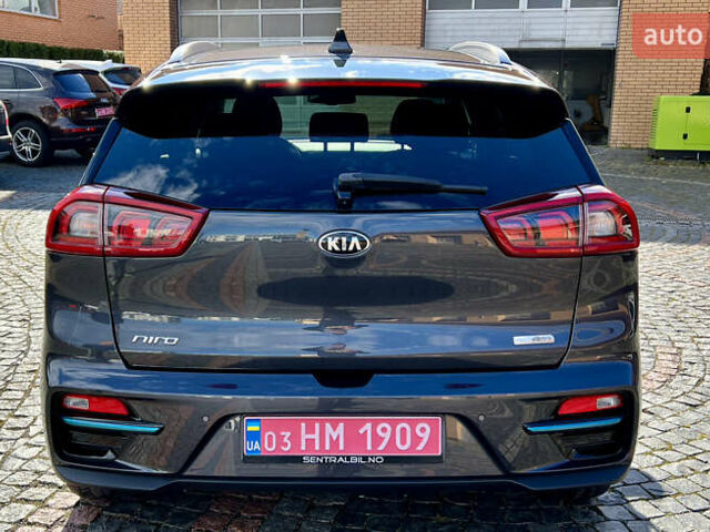 Серый Киа Niro, объемом двигателя 0 л и пробегом 116 тыс. км за 17990 $, фото 7 на Automoto.ua