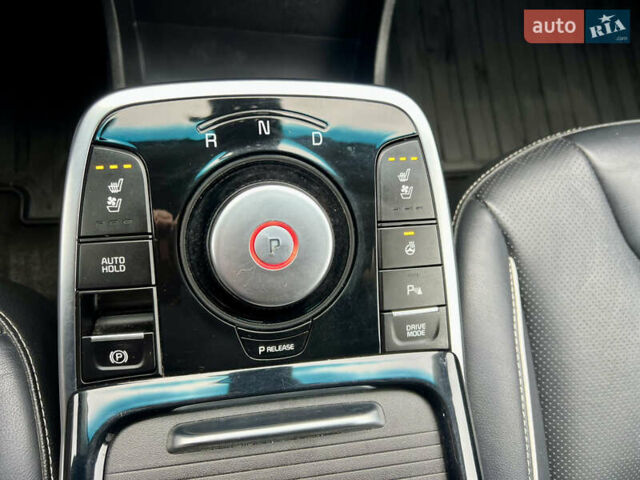 Серый Киа Niro, объемом двигателя 0 л и пробегом 70 тыс. км за 19350 $, фото 34 на Automoto.ua