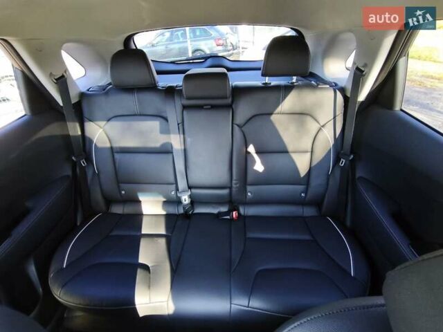 Сірий Кіа Niro, об'ємом двигуна 0 л та пробігом 154 тис. км за 18000 $, фото 47 на Automoto.ua
